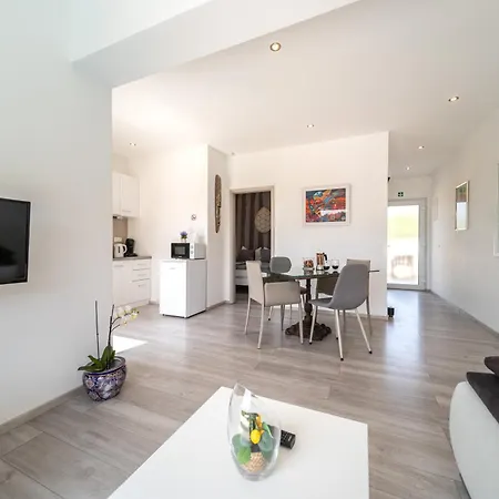 Casa de hóspedes Joy 4ever Banjol