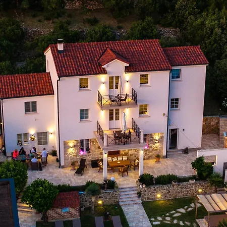 Joy 4ever Casa de hóspedes Banjol