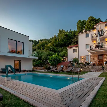 Joy 4ever Casa de hóspedes 4*