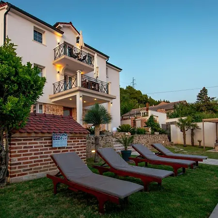 Casa de hóspedes Joy 4ever Banjol