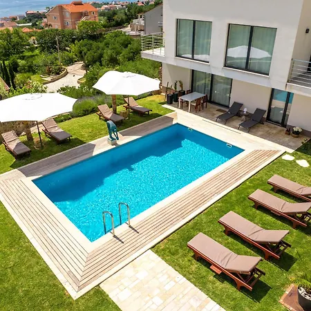 Joy 4ever Casa de hóspedes 4*