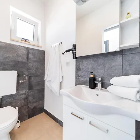 Joy 4ever Pensiune Banjol