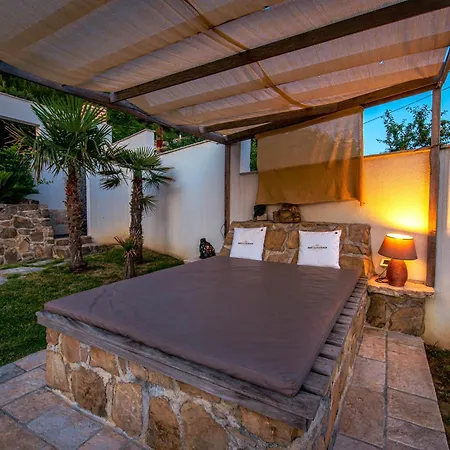 Joy 4ever Pensiune Banjol